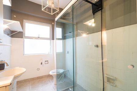 Banheiro de apartamento para alugar com 1 quarto, 52m² em Bela Vista, São Paulo