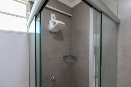 Banheiro social  de apartamento para alugar com 1 quarto, 40m² em Taquaral, Campinas