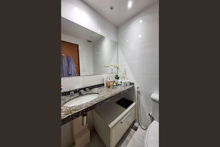 Apartamento à venda com 154m², 3 quartos e 2 vagas Apartamento à venda com 154m², 3 quartos e 2 vagasBanheiro da Suíte
