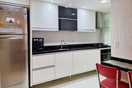 Apartamento à venda com 154m², 3 quartos e 2 vagas Apartamento à venda com 154m², 3 quartos e 2 vagasCozinha