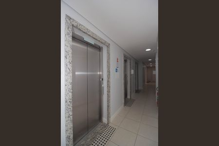 Apartamento à venda com 49m², 2 quartos e 1 vaga Apartamento à venda com 49m², 2 quartos e 1 vagaHall social