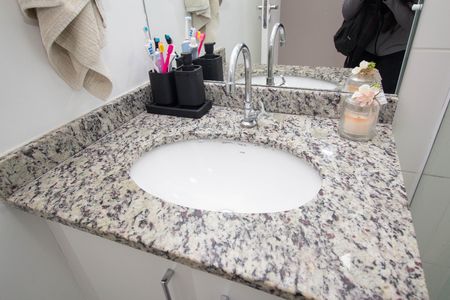 Apartamento à venda com 49m², 2 quartos e 1 vaga Apartamento à venda com 49m², 2 quartos e 1 vagaBanheiro