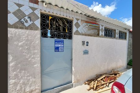 fachada de casa para alugar com 3 quartos, 120m² em Centro, Mesquita