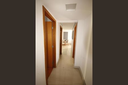 Apartamento à venda com 77m², 3 quartos e 2 vagascorredor