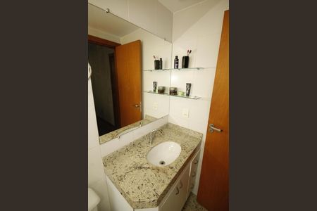 Apartamento à venda com 77m², 3 quartos e 2 vagasbanheiro 1