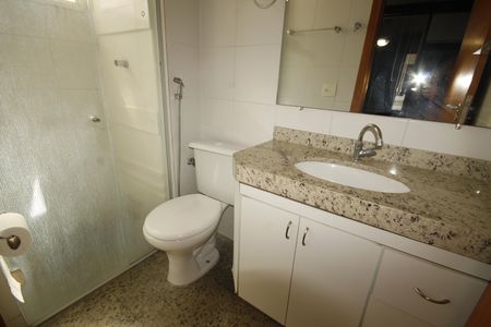 Apartamento à venda com 77m², 3 quartos e 2 vagasbanheiro 1