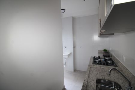 Sala / Cozinha de apartamento para alugar com 2 quartos, 49m² em Vila Isolina Mazzei, São Paulo