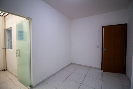 Casa para alugar com 52m², 2 quartos e 1 vaga Casa para alugar com 52m², 2 quartos e 1 vagaQuarto