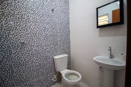 Casa para alugar com 52m², 2 quartos e 1 vaga Casa para alugar com 52m², 2 quartos e 1 vagaBanheiro da Suíte