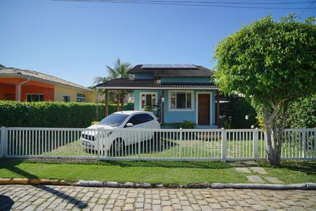Fachada de casa de condomínio para alugar com 2 quartos, 100m² em Pindobas, Maricá