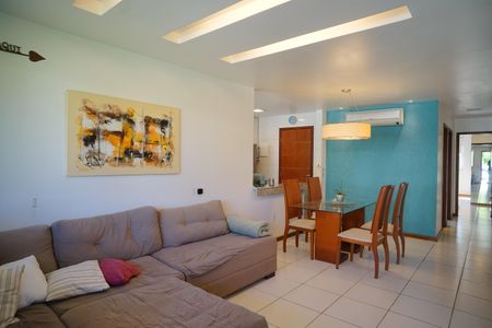 Casa de condomínio para alugar com 100m², 2 quartos e 2 vagasSala