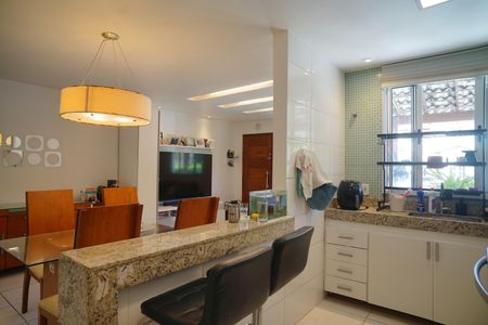 Casa de condomínio para alugar com 100m², 2 quartos e 2 vagasCozinha