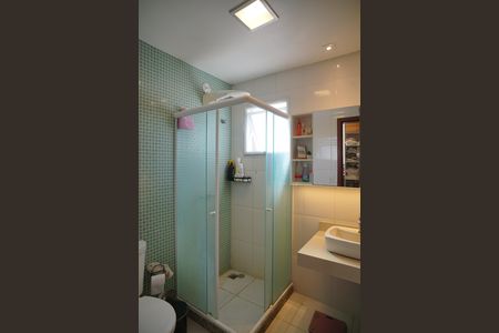 Casa de condomínio para alugar com 100m², 2 quartos e 2 vagasBanheiro do Quarto 2