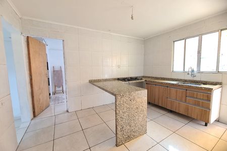Cozinha de casa para alugar com 1 quarto, 100m² em Jardim Paraguacu, São Paulo