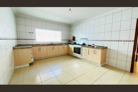 Casa de condomínio para alugar com 470m², 5 quartos e 2 vagas Casa de condomínio para alugar com 470m², 5 quartos e 2 vagasCozinha