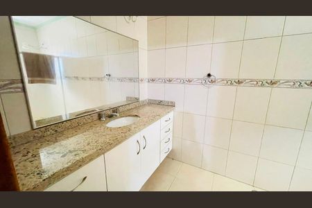 Casa de condomínio para alugar com 470m², 5 quartos e 2 vagas Casa de condomínio para alugar com 470m², 5 quartos e 2 vagasBanheiro suíte