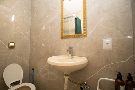 Banheiro Social de apartamento à venda com 2 quartos, 39m² em Asa Norte, Brasília