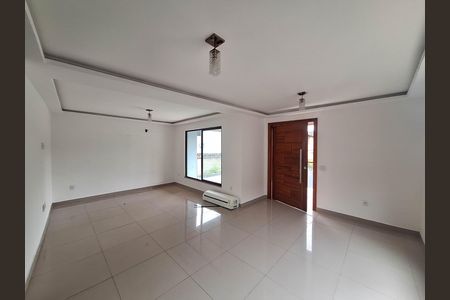 Casa para alugar com 250m², 5 quartos e 4 vagas Casa para alugar com 250m², 5 quartos e 4 vagasSala