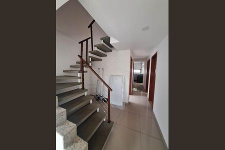 Casa para alugar com 250m², 5 quartos e 4 vagas Casa para alugar com 250m², 5 quartos e 4 vagasCorredor