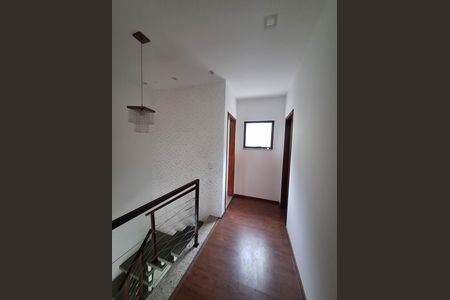 Casa para alugar com 250m², 5 quartos e 4 vagas Casa para alugar com 250m², 5 quartos e 4 vagasCorredor