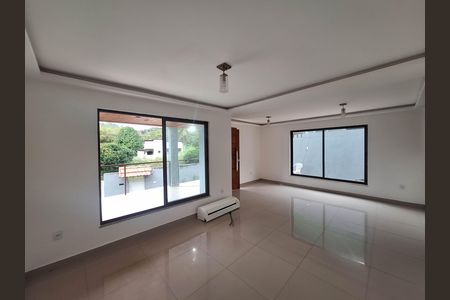 Casa para alugar com 5 quartos, 250m² em Matapaca, Niterói