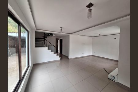 Sala de casa para alugar com 5 quartos, 250m² em Matapaca, Niterói