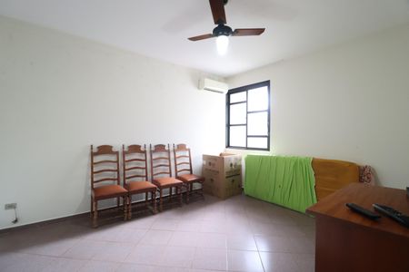 Sala de TV de casa para alugar com 4 quartos, 115m² em Vigilato Pereira, Uberlândia