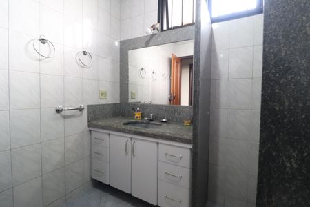 Casa para alugar com 115m², 4 quartos e 2 vagasBanheiro Social