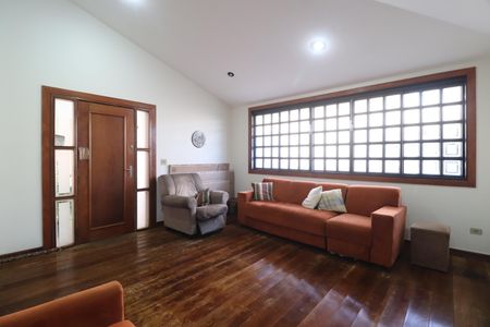 Casa para alugar com 115m², 4 quartos e 2 vagasSala
