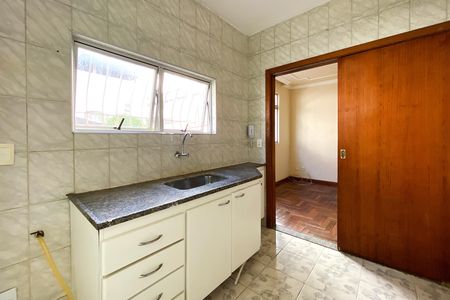 Cozinha de apartamento à venda com 2 quartos, 50m² em Ana Lúcia, Belo Horizonte