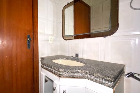 Banheiro de apartamento à venda com 2 quartos, 50m² em Ana Lúcia, Belo Horizonte