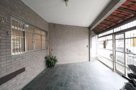 Garagem de casa para alugar com 3 quartos, 100m² em Taboão, Diadema