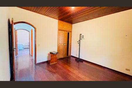 Casa de condomínio para alugar com 287m², 4 quartos e 3 vagasQuarto