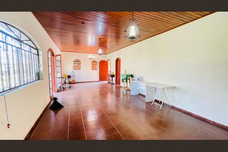 Casa de condomínio para alugar com 287m², 4 quartos e 3 vagasSala