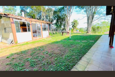 Casa de condomínio para alugar com 287m², 4 quartos e 3 vagasQuintal