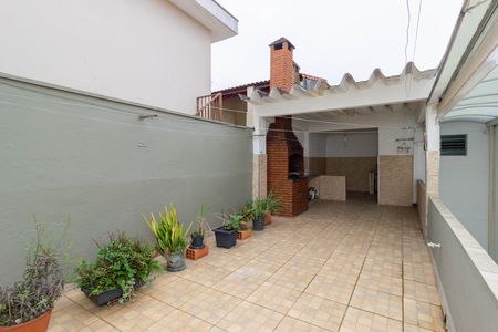 Quintal de casa à venda com 4 quartos, 145m² em Jardim Santo Elias, São Paulo