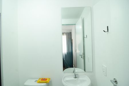 Banheiro de apartamento para alugar com 1 quarto, 29m² em Bom Retiro, São Paulo