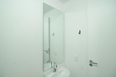 Banheiro de apartamento para alugar com 1 quarto, 29m² em Bom Retiro, São Paulo