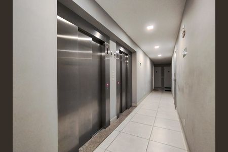 Apartamento à venda com 58m², 2 quartos e 1 vaga Apartamento à venda com 58m², 2 quartos e 1 vagaFachada e portaria