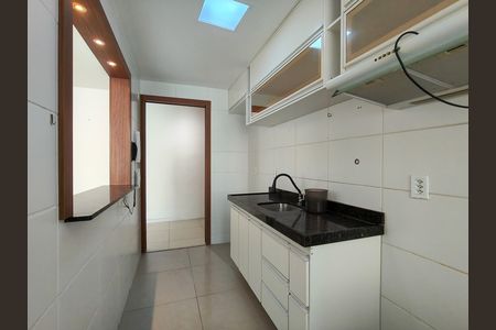 Apartamento à venda com 58m², 2 quartos e 1 vaga Apartamento à venda com 58m², 2 quartos e 1 vagaCozinha e Área de Serviço
