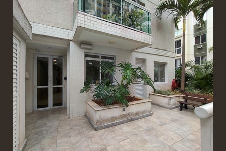 Apartamento à venda com 58m², 2 quartos e 1 vaga Apartamento à venda com 58m², 2 quartos e 1 vagaFachada e portaria