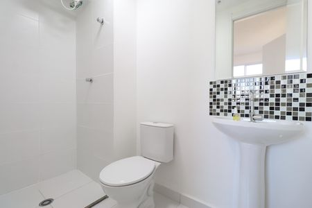 Banheiro de apartamento à venda com 1 quarto, 25m² em Parque Industrial Tomas Edson, São Paulo