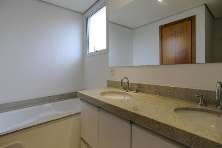 Apartamento para alugar com 124m², 3 quartos e 3 vagasBanheiro