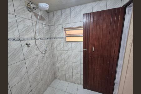 Banheiro de casa para alugar com 2 quartos, 60m² em Jardim Vale das Virtudes, São Paulo