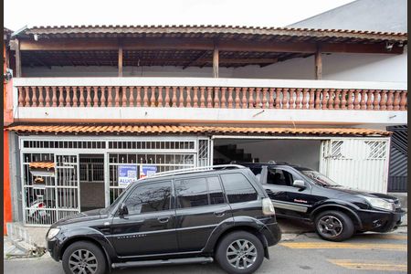 Fachada de casa à venda com 7 quartos, 338m² em Taboão, Diadema