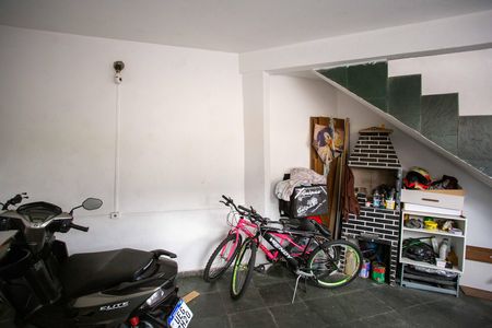 Garagem de casa à venda com 7 quartos, 338m² em Taboão, Diadema