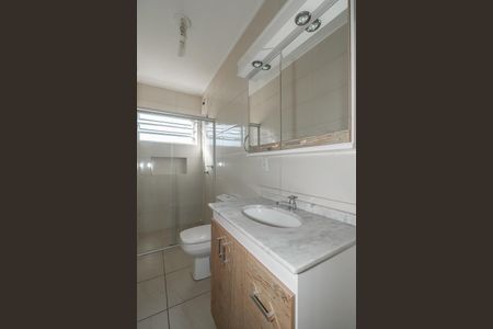 Banheiro de apartamento à venda com 4 quartos, 74m² em Petrópolis, Porto Alegre