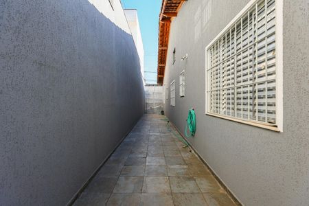 Área externa de casa para alugar com 3 quartos, 250m² em Jardim Santa Terezinha, Taboão da Serra