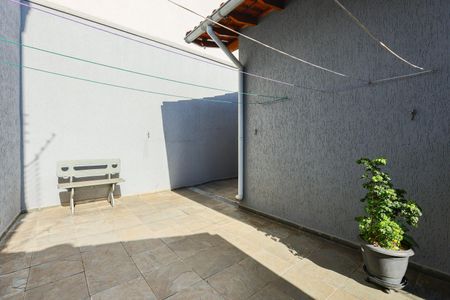 Área externa de casa para alugar com 3 quartos, 250m² em Jardim Santa Terezinha, Taboão da Serra