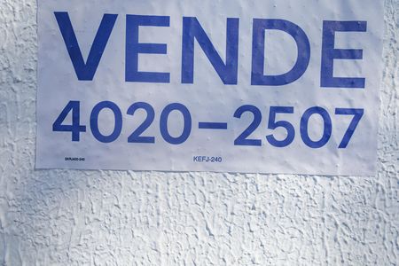 Casa à venda com 242m², 3 quartos e 4 vagas Casa à venda com 242m², 3 quartos e 4 vagasPlaca instalada no dia 27.07 código KEFJ-240